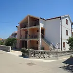 Di Gallo *
