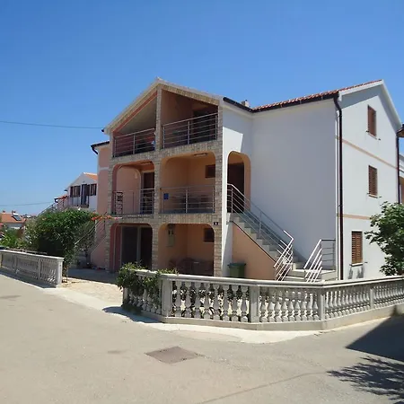 Di Gallo *